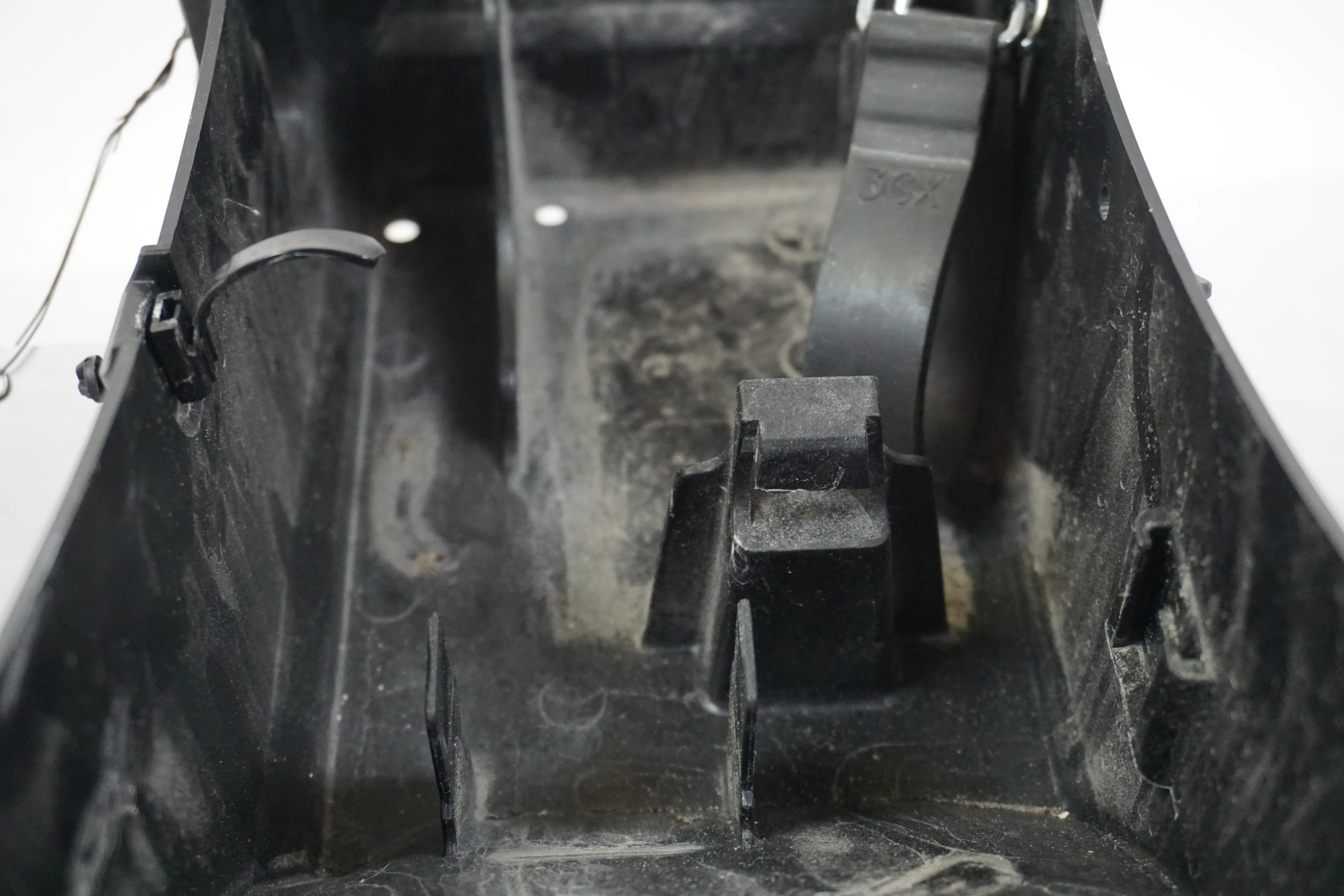 Undertail - Image 5