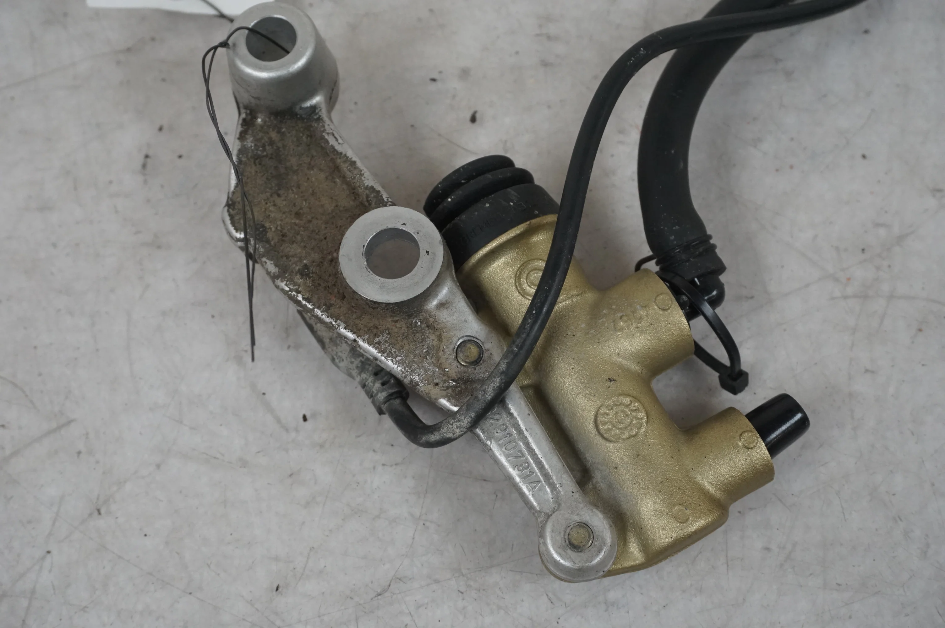 Bromshuvudcylinder - Image 3