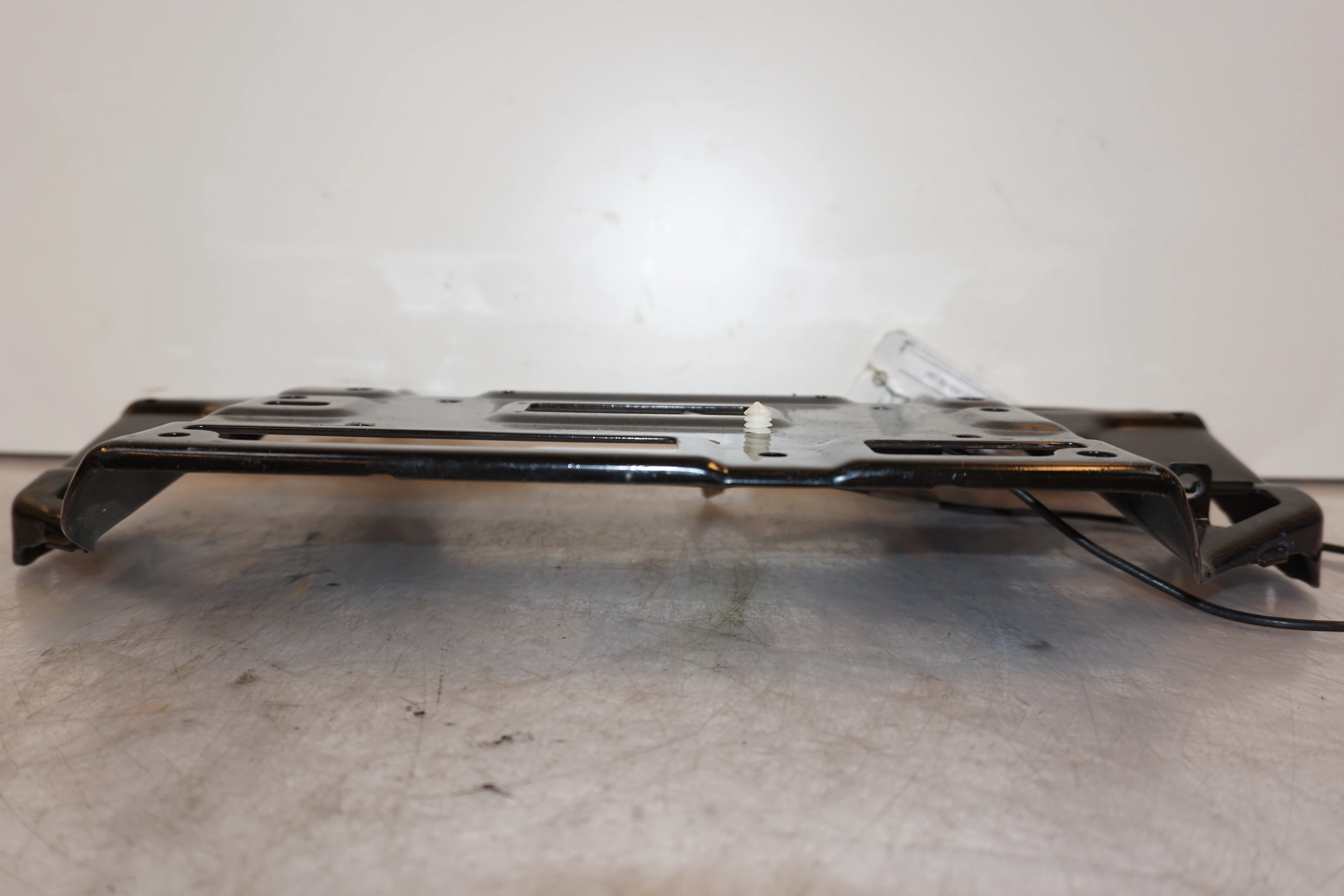 Instrumentpanelsfäste - Image 2