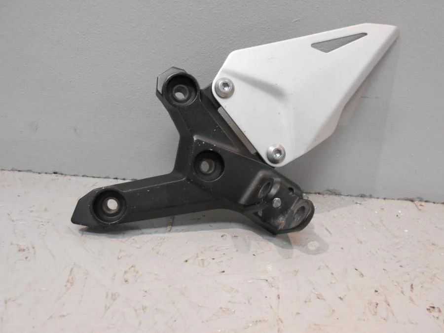 Fotpinnefäste